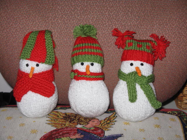 Hand knitted snowmen 2013